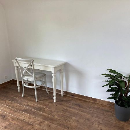 Rustig Appartement In Het Groen Met Terras Kontich Екстериор снимка