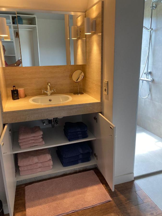 Rustig Appartement In Het Groen Met Terras Kontich Екстериор снимка
