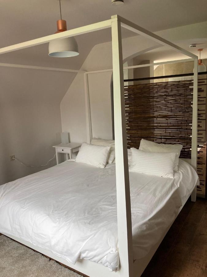 Rustig Appartement In Het Groen Met Terras Kontich Екстериор снимка